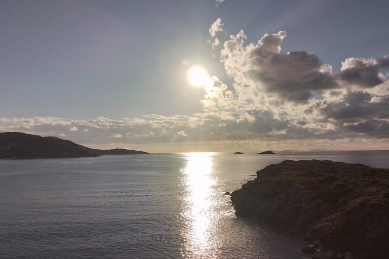 ONEWAYTÖRN von Milos nach Naxos Segel mit uns ONEWAY von Milos nach Naxos an Bord einer topausgerüsteten Segelyacht mit professionellem Skipper und max, 5 Gästen.