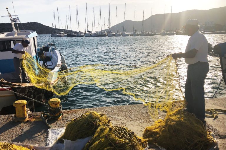 ONEWAYTÖRN von Naxos nach Milos Erlebe Inselhüpfen in den Kykladen an Bord einer Segelyacht mit professionellem Skipper und max. 5 Gästen.