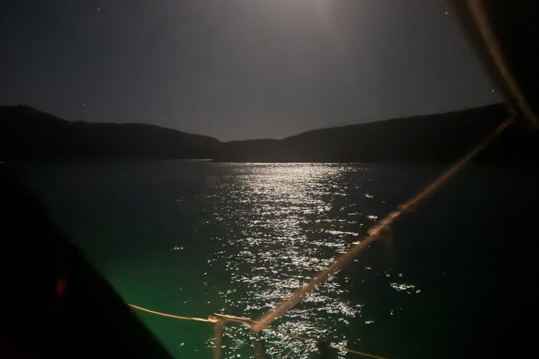 ONEWAYTÖRN von Lavrion nach Milos Segel mit uns ONEWAY von Lavrion nach Milos an Bord einer topausgerüsteten Segelyacht mit professionellem Skipper und max, 5 Gästen.